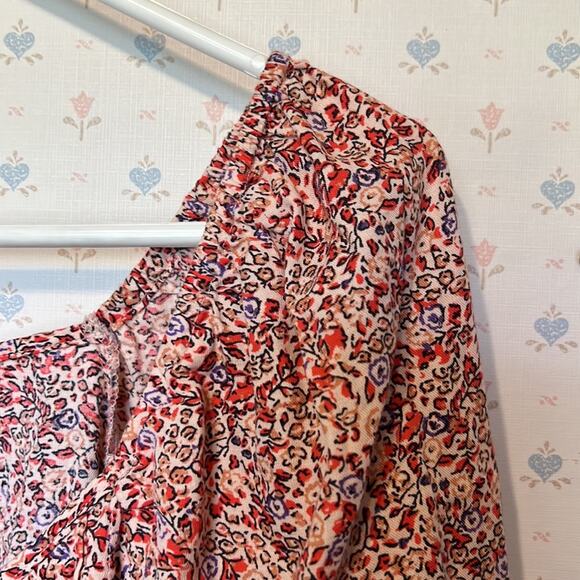 Universal Threads Medium Pink Dainty Floral Long Sleeve Blouse - Picture 5 of 14